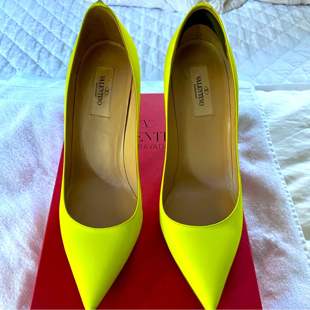 Valentino Garavani single rockstud pump, size 39.5